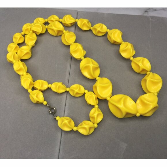 Preloved Vintage Geometric Acrylic Yellow Bead Necklace - Picture 4 of 4